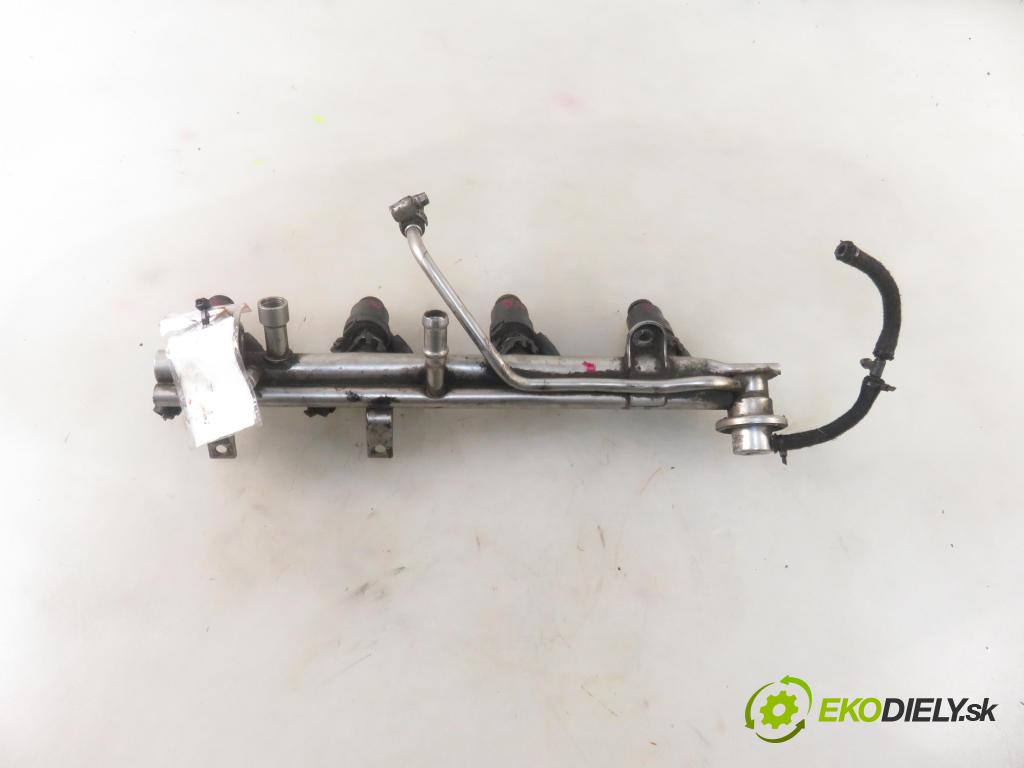 BMW 3 (E46) SEDAN 1999 77,00 316 i 105 - M43 B19 (194E1) 1895,00 Lišta vstrekovacia 1435910 ; D3768FA (Vstrekovacie lišty)