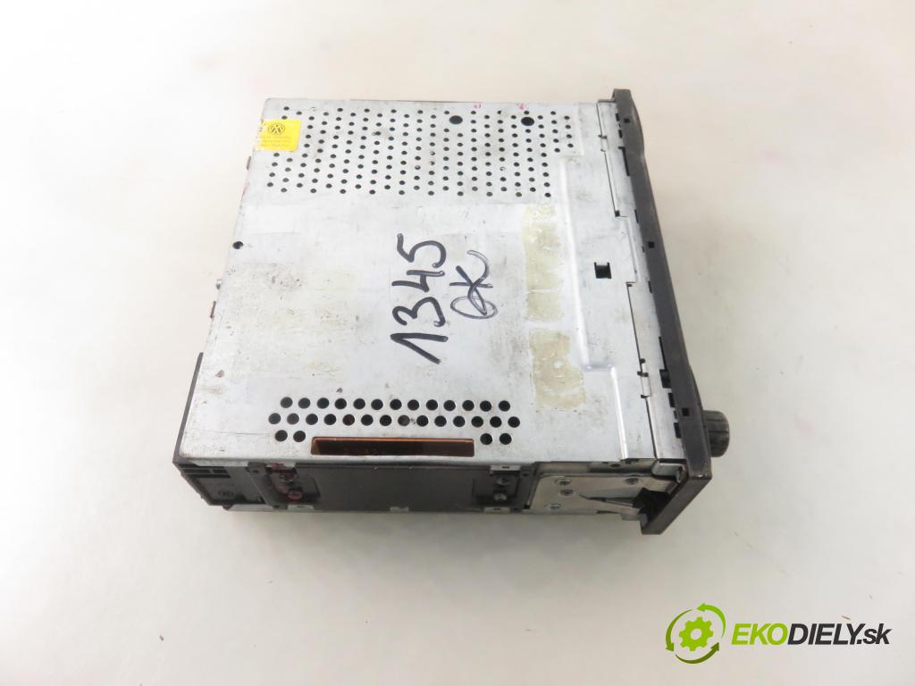 VW GOLF III (1H1) HB 1996 55,00 1.6 - AEE 1598,00 RADIO CD Modul