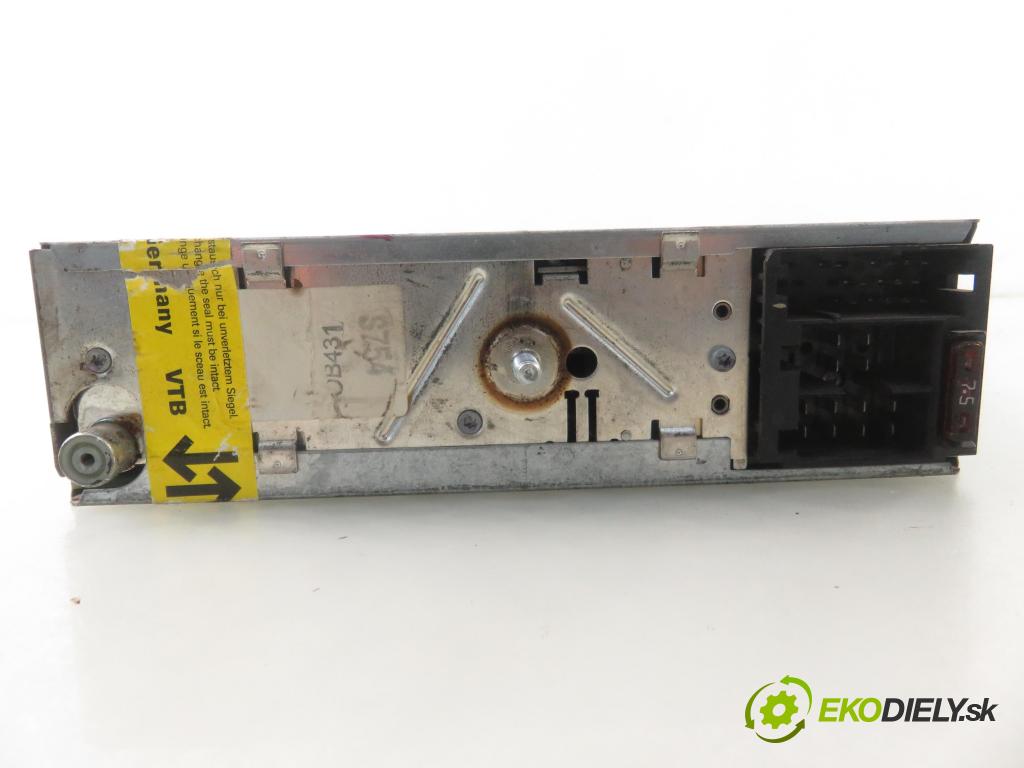 VW GOLF III (1H1) HB 1996 55,00 1.6 - AEE 1598,00 RADIO CD Modul