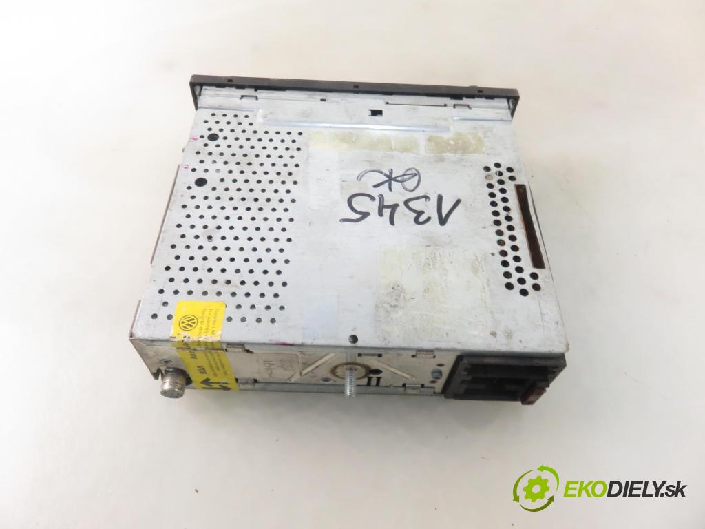VW GOLF III (1H1) HB 1996 55,00 1.6 - AEE 1598,00 RADIO CD Modul