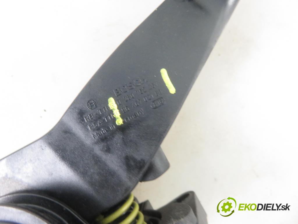 CITROEN C2 (JM_) HB 2001 50,00 1.4 - KFV (TU3JP) 1360,00 Potenciometer plynu 0280752251 ; 9646702180 (Pedále)