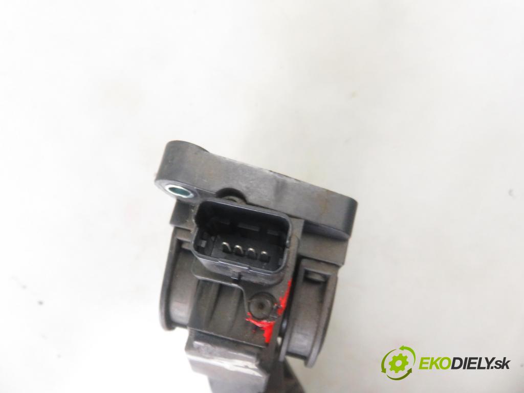 CITROEN C2 (JM_) HB 2001 50,00 1.4 - KFV (TU3JP) 1360,00 Potenciometer plynu 0280752251 ; 9646702180 (Pedále)