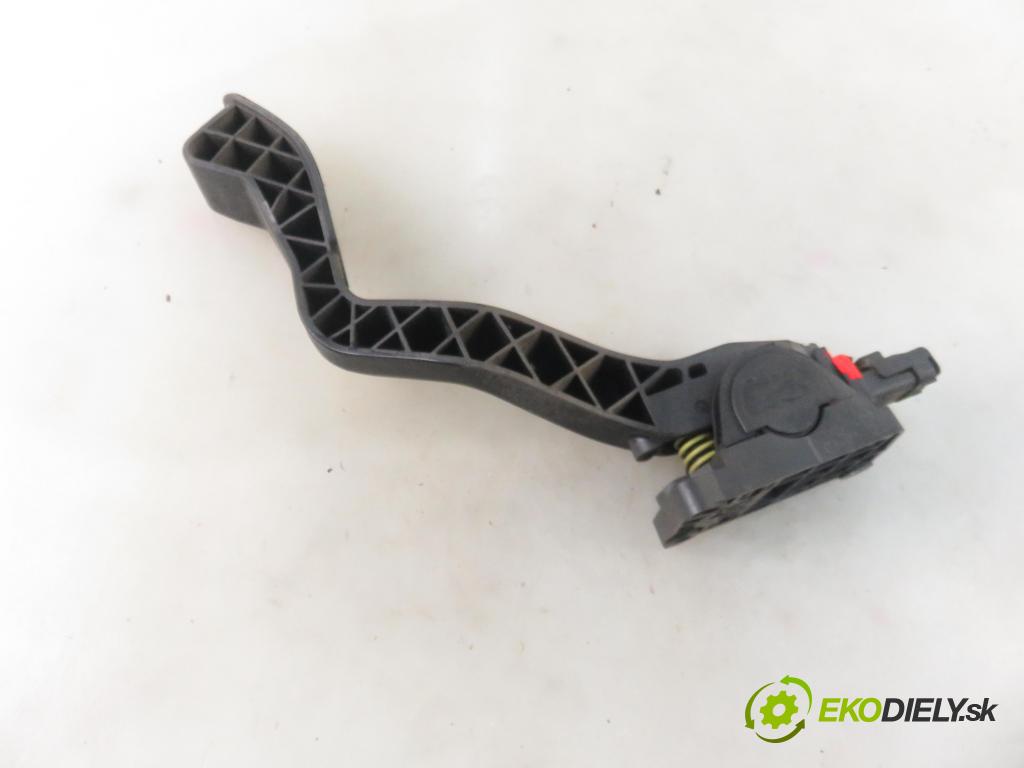 CITROEN C2 (JM_) HB 2001 50,00 1.4 - KFV (TU3JP) 1360,00 Potenciometer plynu 0280752251 ; 9646702180 (Pedále)