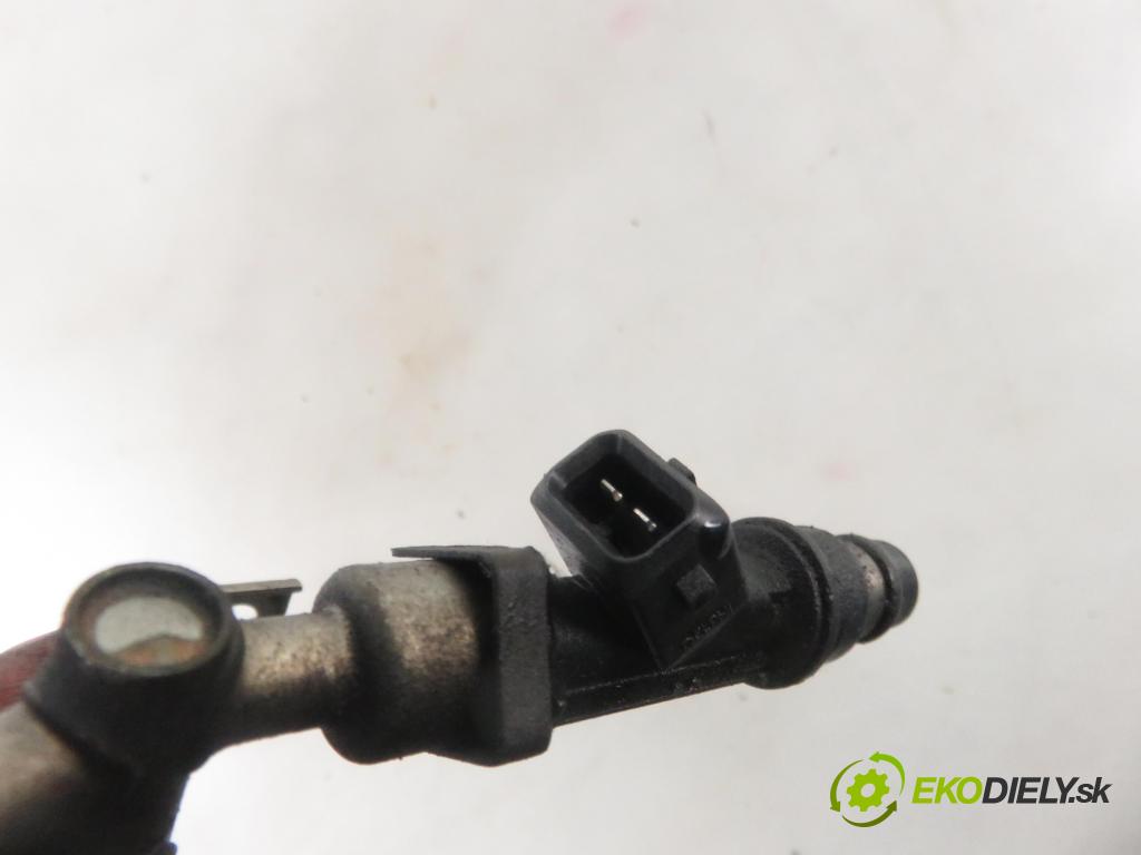 OPEL COMBO C KOMBIVAN 2004 62,00 1.6 8V 84 - Z 16 SE 1598,00 Lišta vstrekovacia 25317316 (Vstrekovacie lišty)