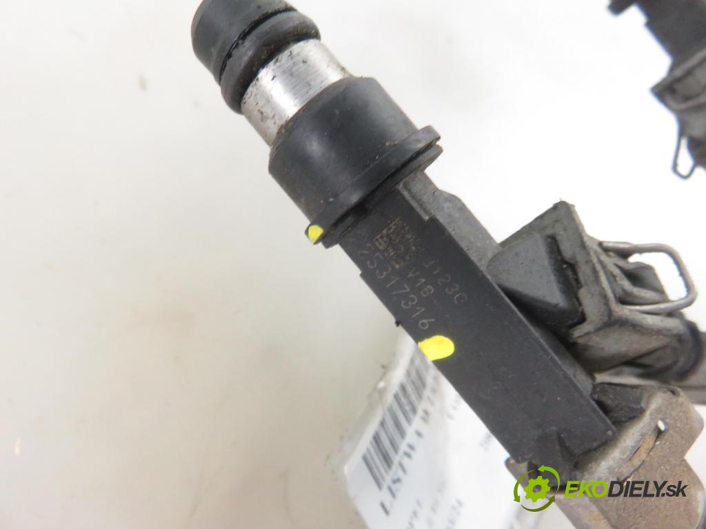 OPEL COMBO C KOMBIVAN 2004 62,00 1.6 8V 84 - Z 16 SE 1598,00 Lišta vstrekovacia 25317316 (Vstrekovacie lišty)