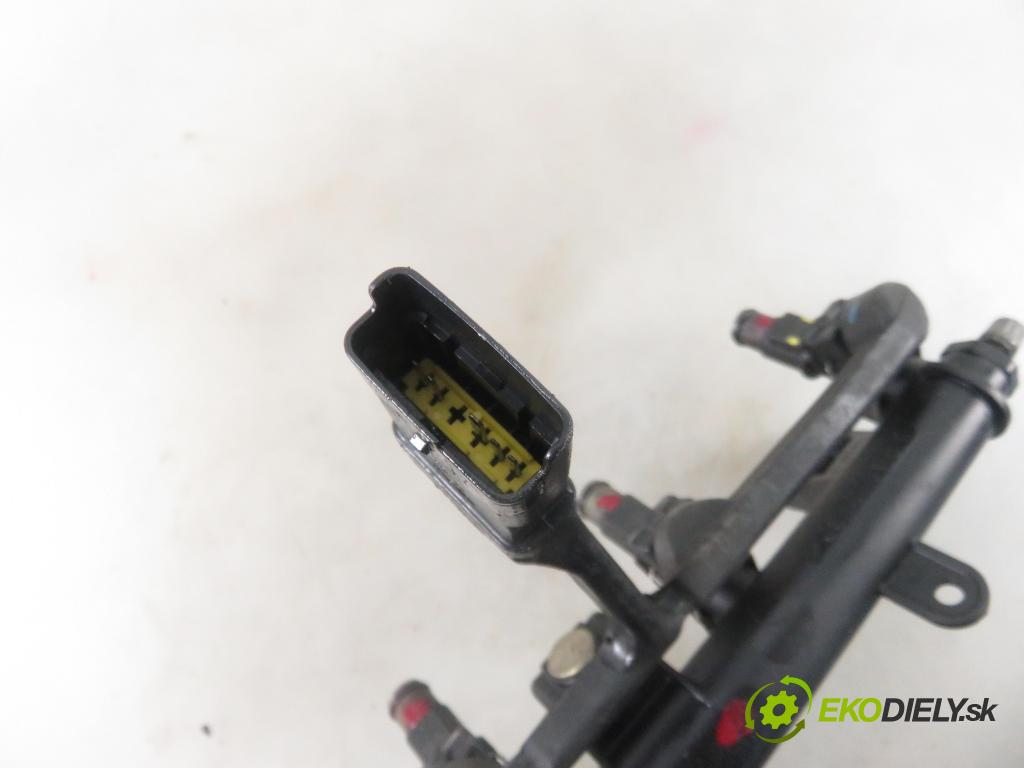 PEUGEOT 206 liftback (2A/C) HB 1999 55,00 1.4 75 - KFW 1360,00 Lišta vstrekovacia 9628982980D ; 001F002A (Vstrekovacie lišty)