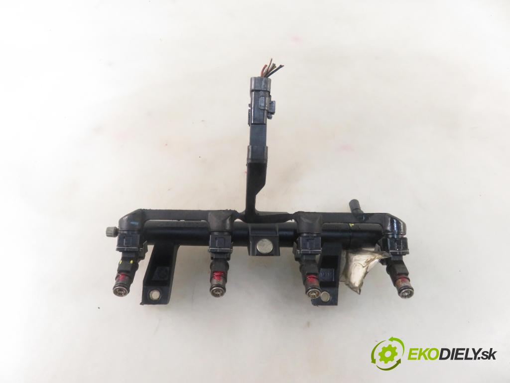 PEUGEOT 206 liftback (2A/C) HB 1999 55,00 1.4 75 - KFW 1360,00 Lišta vstrekovacia 9628982980D ; 001F002A (Vstrekovacie lišty)