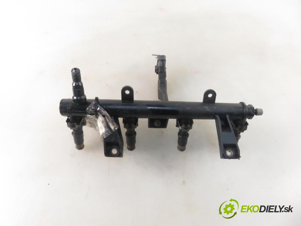 PEUGEOT 206 liftback (2A/C) HB 1999 55,00 1.4 75 - KFW 1360,00 Lišta vstrekovacia 9628982980D ; 001F002A (Vstrekovacie lišty)