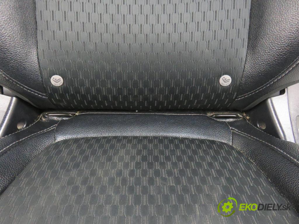 MITSUBISHI OUTLANDER III (GG_W, GF_W, ZJ) SUV 2014 60,00 2.0 Hybrid 4WD (GG2W) - Y61 0,00 Sedadlo CESTUJÚCI/PP