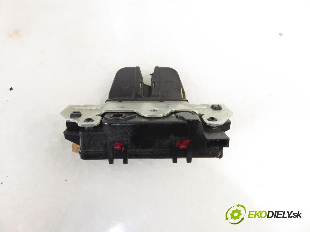 OPEL ZAFIRA B (A05) MINIVAN 2006 77,00 1.6 105 - Z 16 XEP 1598,00 zámok dveří kufr EL. 13117285 ; 495058724
