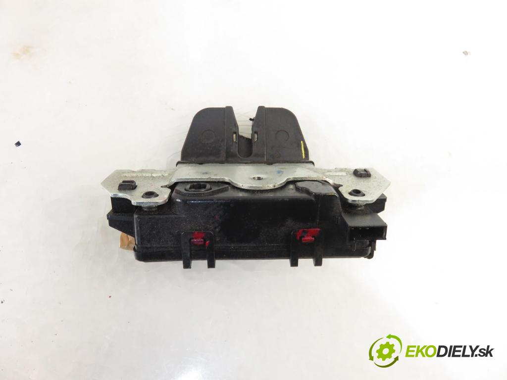 OPEL ZAFIRA B (A05) MINIVAN 2006 77,00 1.6 105 - Z 16 XEP 1598,00 zámok dveří kufr EL. 13117285 ; 495058724