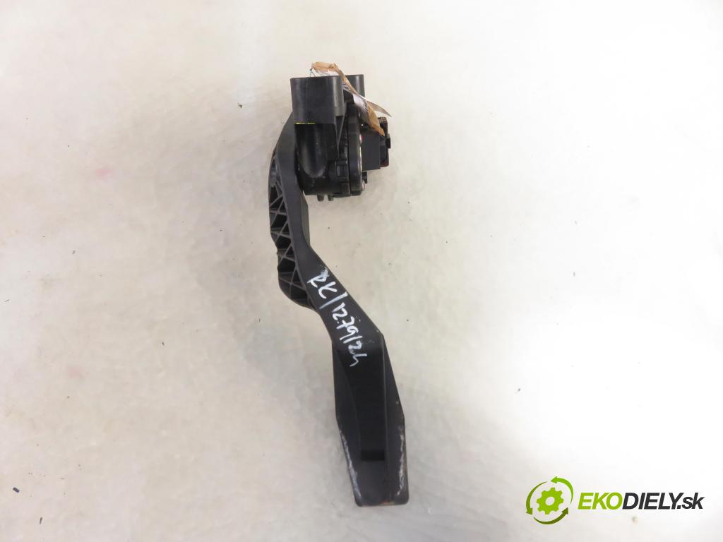 OPEL ZAFIRA B (A05) MINIVAN 2006 77,00 1.6 105 - Z 16 XEP 1598,00 Potenciometer plynu 9202341BT ; 6PV00811400 (Pedále)