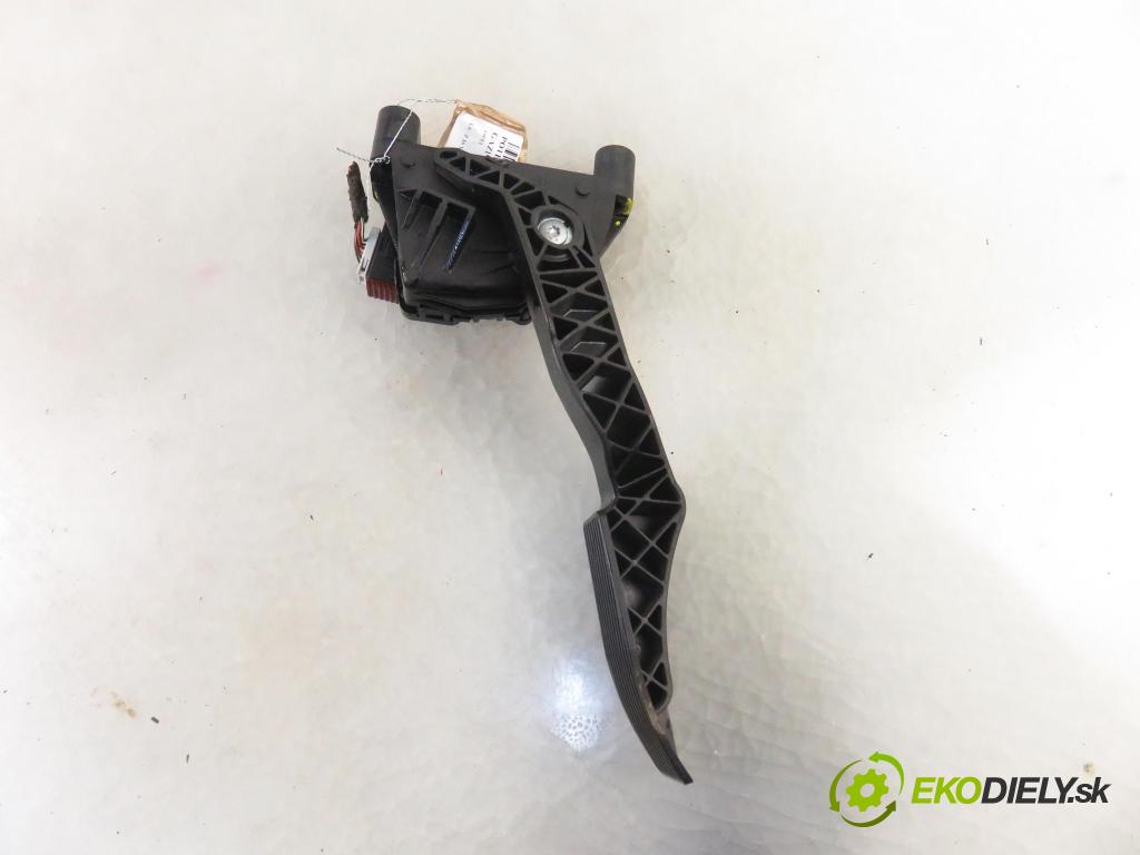 OPEL ZAFIRA B (A05) MINIVAN 2006 77,00 1.6 105 - Z 16 XEP 1598,00 Potenciometer plynu 9202341BT ; 6PV00811400 (Pedále)