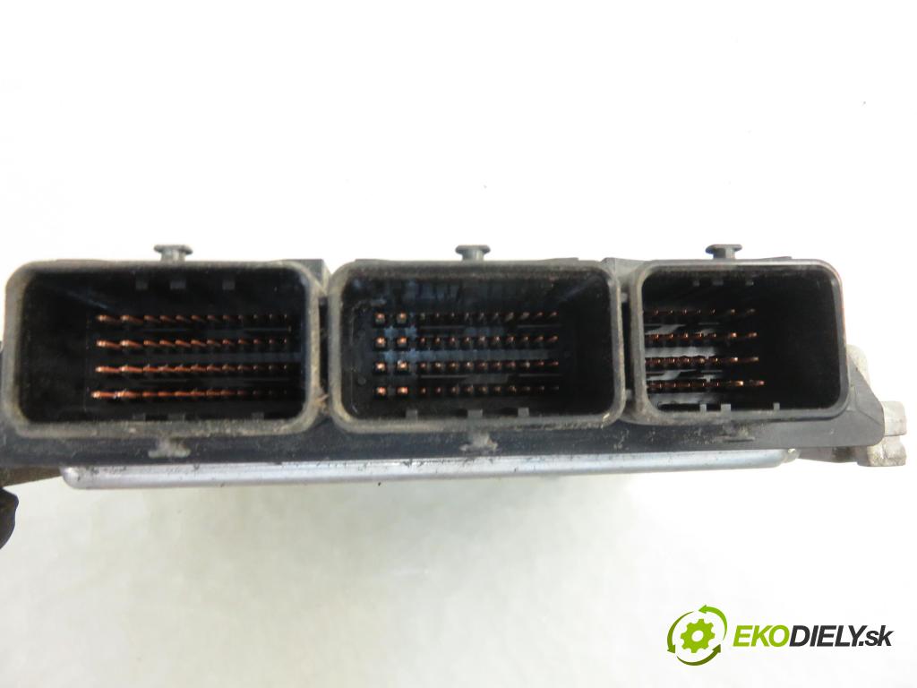RENAULT TRAFIC II Autobus (JL) BUS 2010 0,00 2.0 dCi 90 (JL0H) - M9R 782 1995,00 řídící jednotka motora 0281015330 ; 8200935115