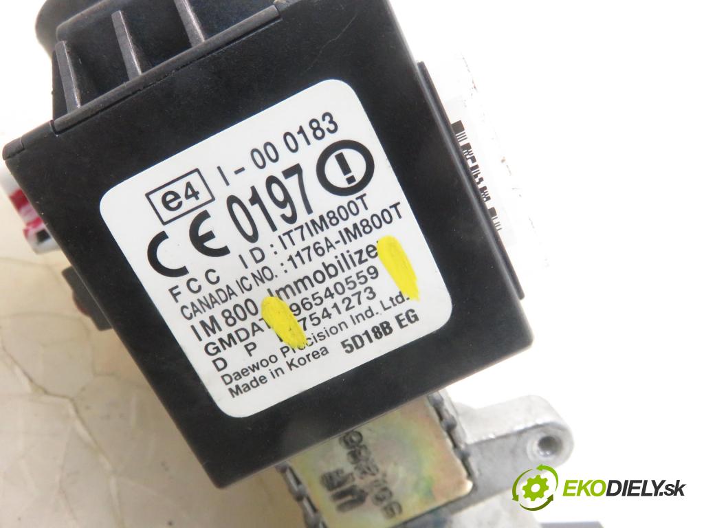 CHEVROLET AVEO / KALOS liftback (T200) HB 2005 69,00 1.4 16V 94 E-TEC II - F14D3 1399,00 spinačka 96540559 (Spínacie skrinky a kľúče)