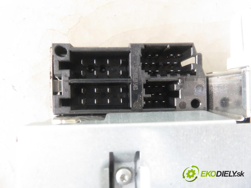 RENAULT SCENIC II (JM0/1_) MINIVAN 2007 110,00 2.0 dCi (JM1K) - M9R 721 1995,00 RADIO 8200666141