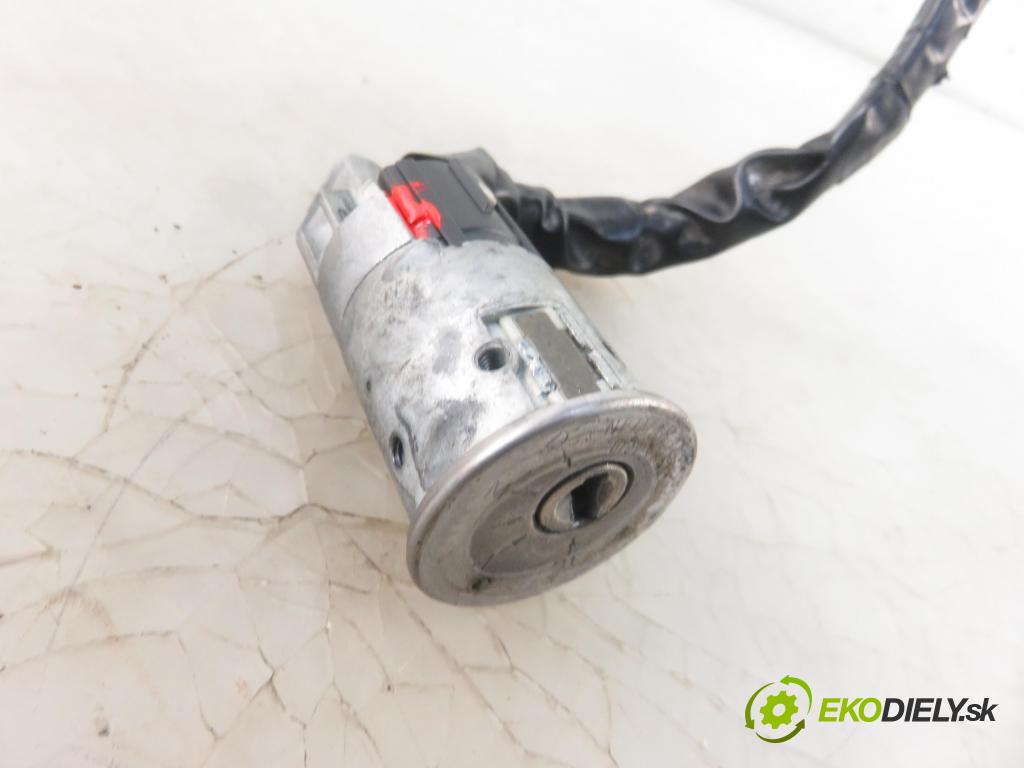 RENAULT CLIO II (BB_, CB_) HB 2004 42,00 1.5 dCi 1461,00 spinačka  (Spínacie skrinky a kľúče)