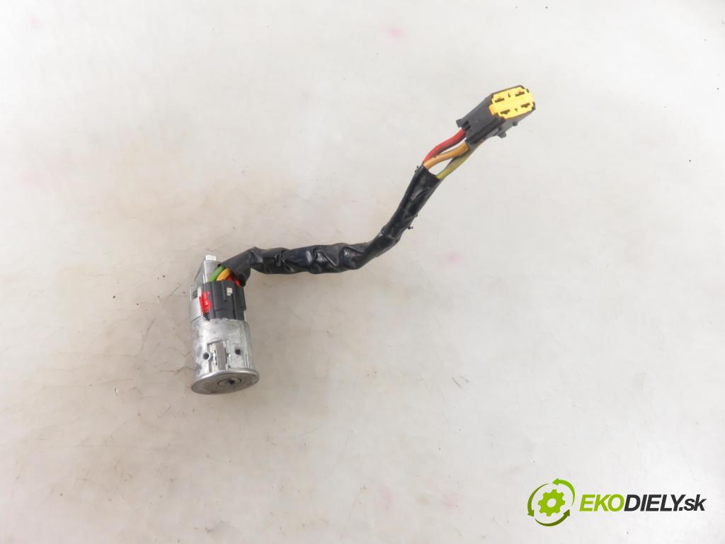 RENAULT CLIO II (BB_, CB_) HB 2004 42,00 1.5 dCi 1461,00 spinačka  (Spínacie skrinky a kľúče)