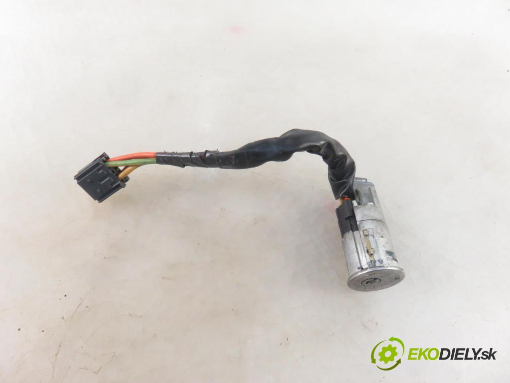 RENAULT CLIO II (BB_, CB_) HB 2004 42,00 1.5 dCi 1461,00 spinačka  (Spínacie skrinky a kľúče)