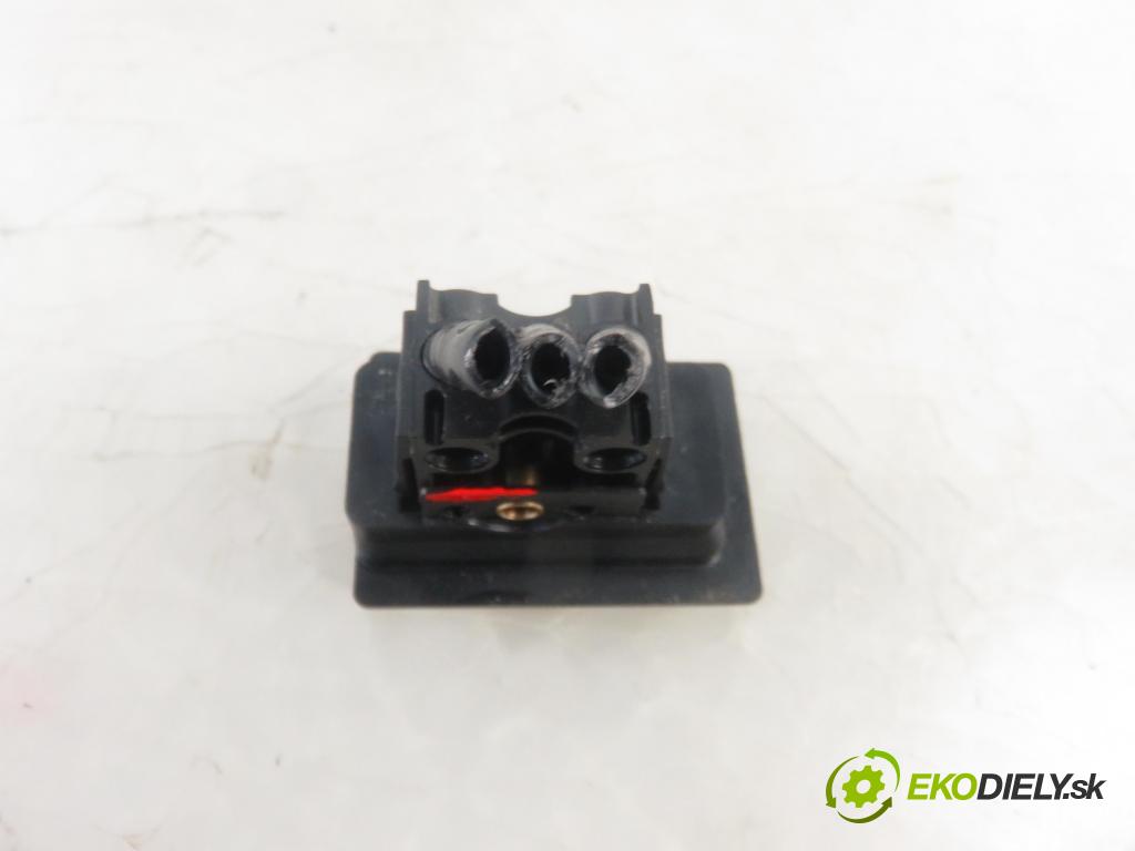 SCANIA R I CIĄGNIK SIODŁOWY 2016 331,00 R450 R6 - DC 13.147 euro6 12742,00 vypínač zamknutia Dvere