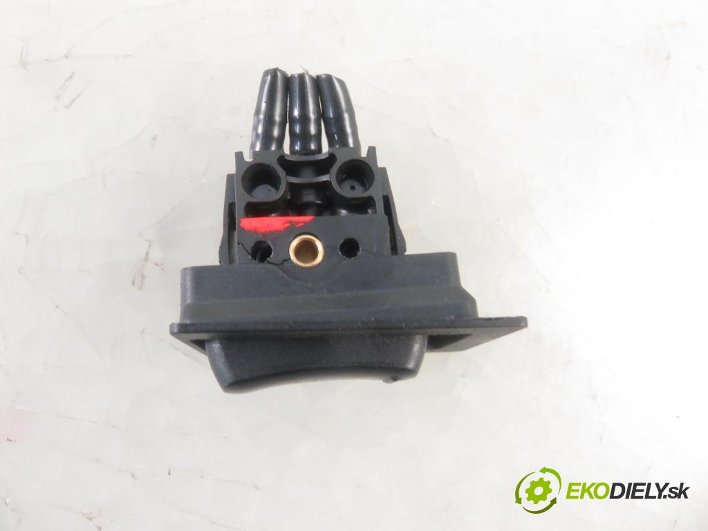 SCANIA R I CIĄGNIK SIODŁOWY 2016 331,00 R450 R6 - DC 13.147 euro6 12742,00 vypínač zamknutia Dvere