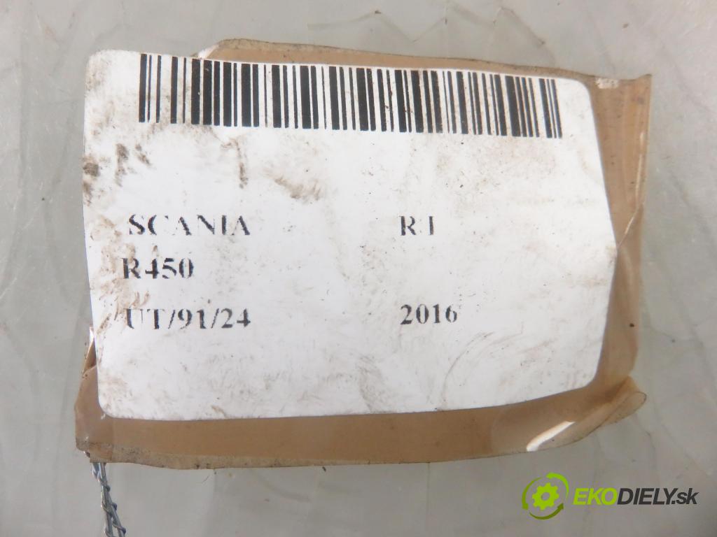 SCANIA R I CIĄGNIK SIODŁOWY 2016 331,00 R450 R6 - DC 13.147 euro6 12742,00 vypínač zamknutia Dvere