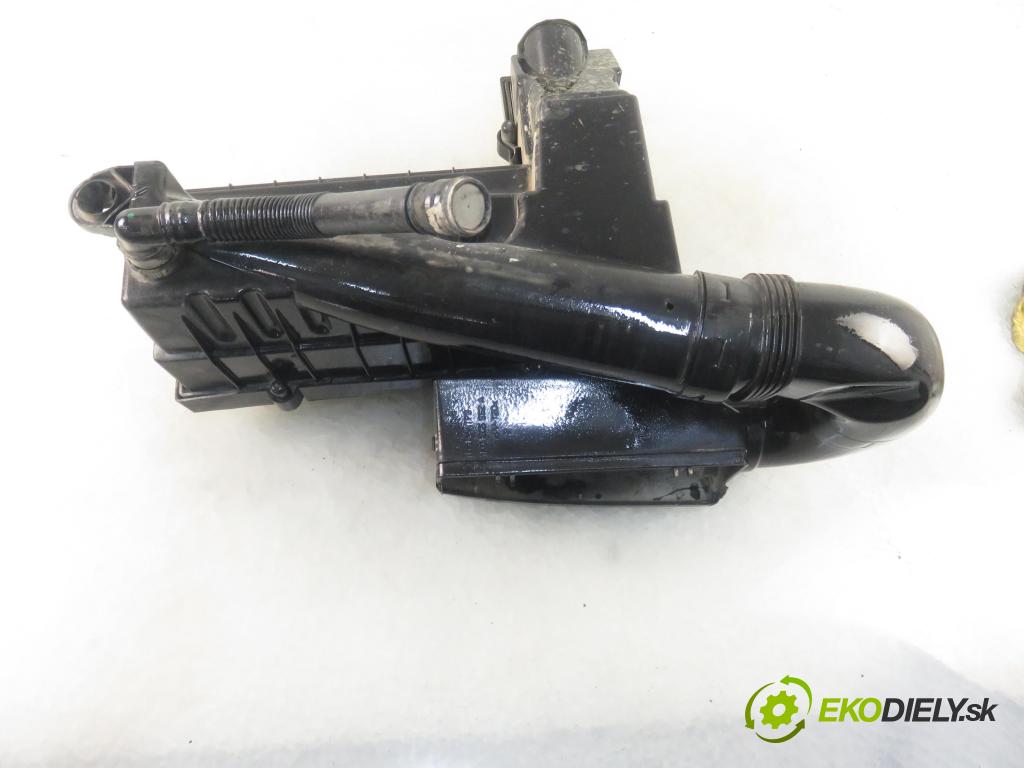 VW PASSAT B6 Variant (3C5) KOMBI 2006 77,00 1.9 TDI - BXE 1896,00 Obal filtra vzduchu 8C0129607AF ; 8C0129601AM (Obaly filtrov vzduchu)