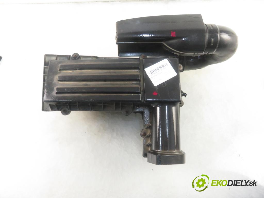 VW PASSAT B6 Variant (3C5) KOMBI 2006 77,00 1.9 TDI - BXE 1896,00 Obal filtra vzduchu 8C0129607AF ; 8C0129601AM (Obaly filtrov vzduchu)