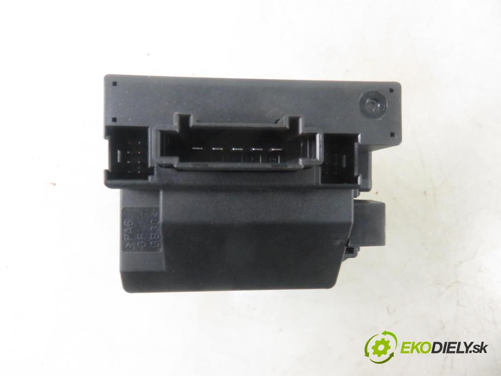 MERCEDES-BENZ KLASA A (W169) MINIVAN 2006 70,00 A 150 (169.031, 169.331) - M 266.920 1498,00 spinačka 1695451708 ; 04156907 (Spínacie skrinky a kľúče)