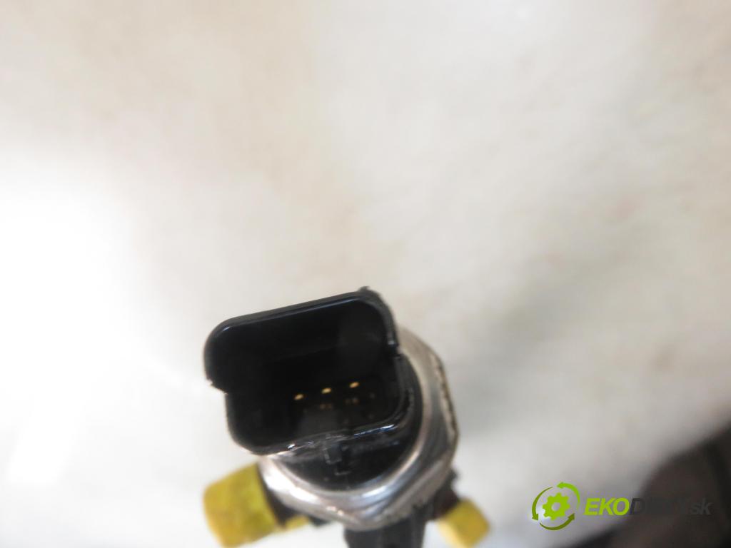 FORD MONDEO III Turnier (BWY) KOMBI 2005 114,00 2.2 TDCi 155 - QJBB 2198,00 Lišta vstrekovacia 2S7Q9D280AE ; 55PP0301 (Vstrekovacie lišty)