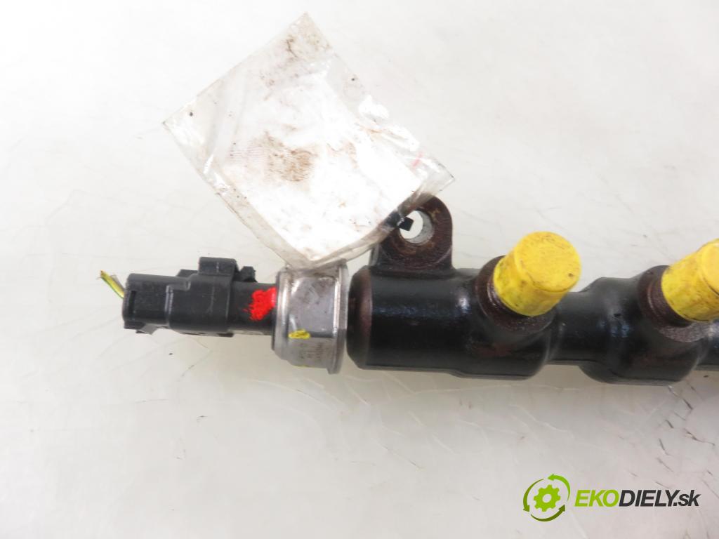 FORD MONDEO III Turnier (BWY) KOMBI 2005 114,00 2.2 TDCi 155 - QJBB 2198,00 Lišta vstrekovacia 2S7Q9D280AE ; 55PP0301 (Vstrekovacie lišty)