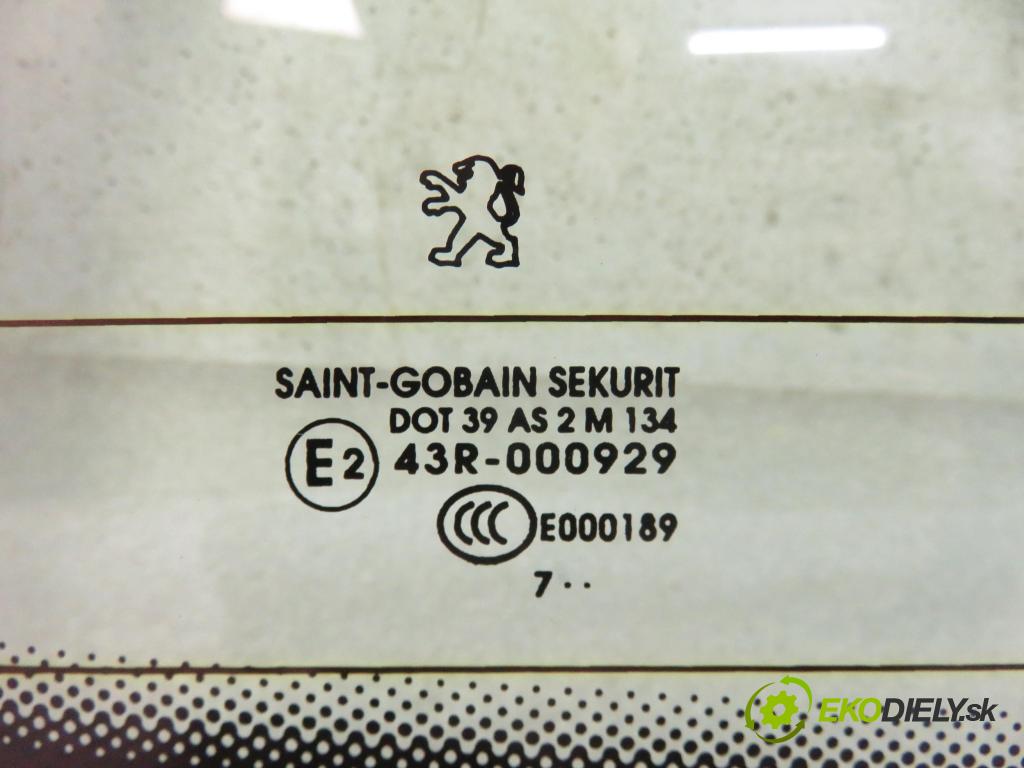 PEUGEOT 207 SW (WK_) KOMBI 2008 54,00 1.4 8V 73 - KFV (TU3A) 1360,00 Okno zadné kapota