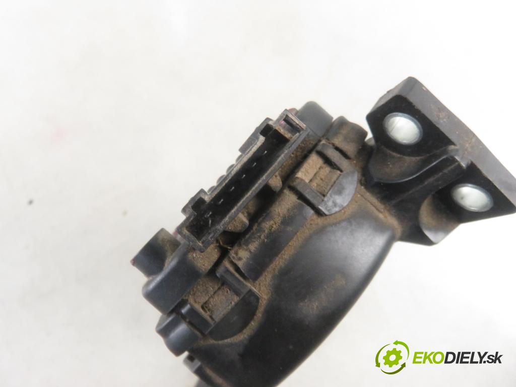 RENAULT TRAFIC II Autobus (JL) BUS 2004 74,00 1.9 dCI 100 (JL0C) - F9Q 760 1870,00 Potenciometer plynu 7700313060 ; 6PV00811914 (Pedále)