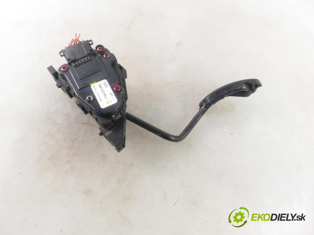 RENAULT TRAFIC II Autobus (JL) BUS 2004 74,00 1.9 dCI 100 (JL0C) - F9Q 760 1870,00 Potenciometer plynu 7700313060 ; 6PV00811914 (Pedále)