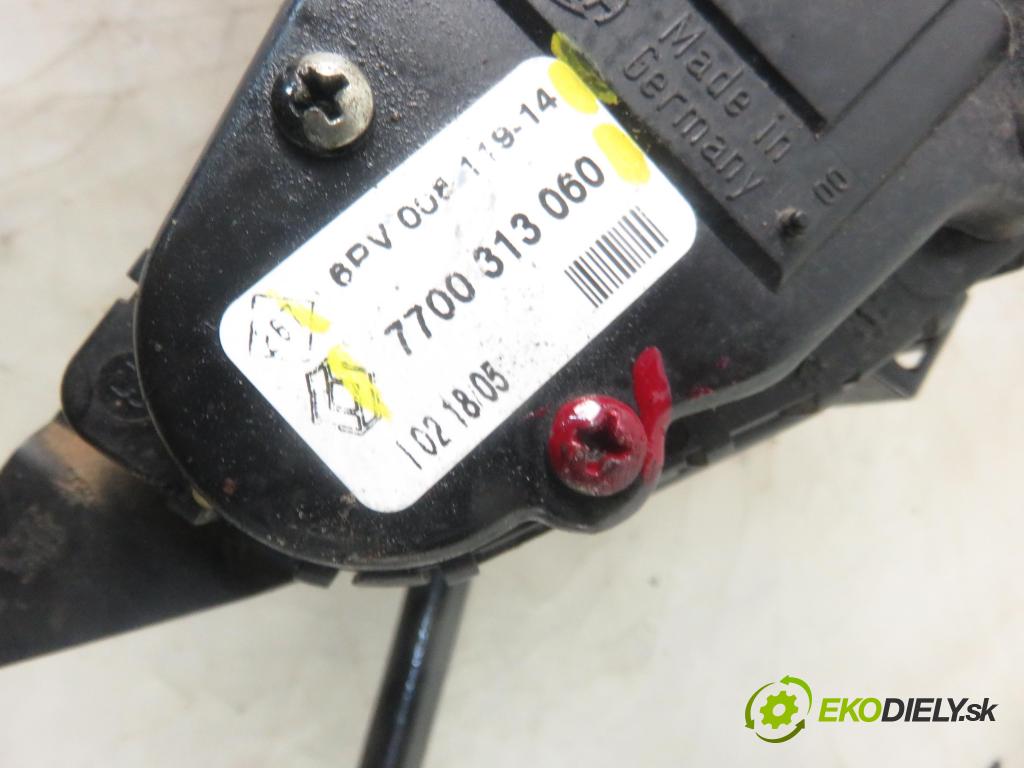 RENAULT TRAFIC II Autobus (JL) BUS 2004 74,00 1.9 dCI 100 (JL0C) - F9Q 760 1870,00 Potenciometer plynu 7700313060 ; 6PV00811914 (Pedále)