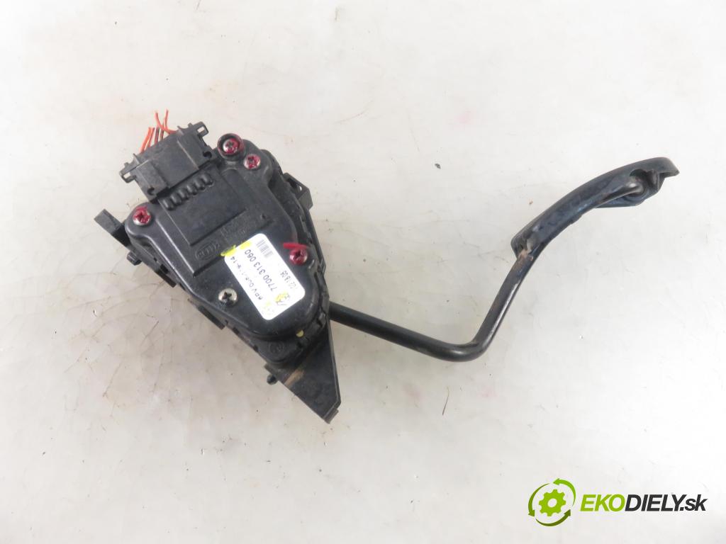 RENAULT TRAFIC II Autobus (JL) BUS 2004 74,00 1.9 dCI 100 (JL0C) - F9Q 760 1870,00 Potenciometer plynu 7700313060 ; 6PV00811914 (Pedále)