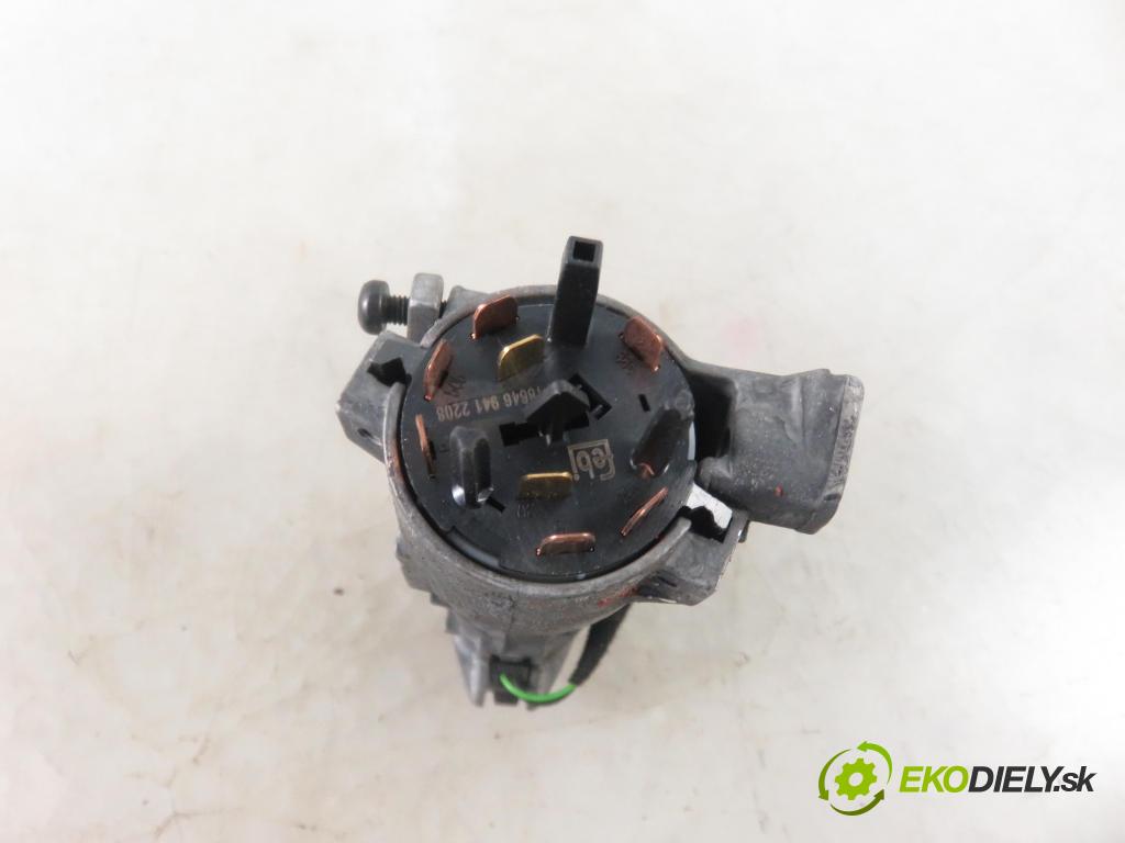 VW PASSAT B5.5 Variant (3B6) KOMBI 2002 96,00 1.9 TDI 4motion - AVF 1896,00 spinačka 4B0905851C (Spínacie skrinky a kľúče)