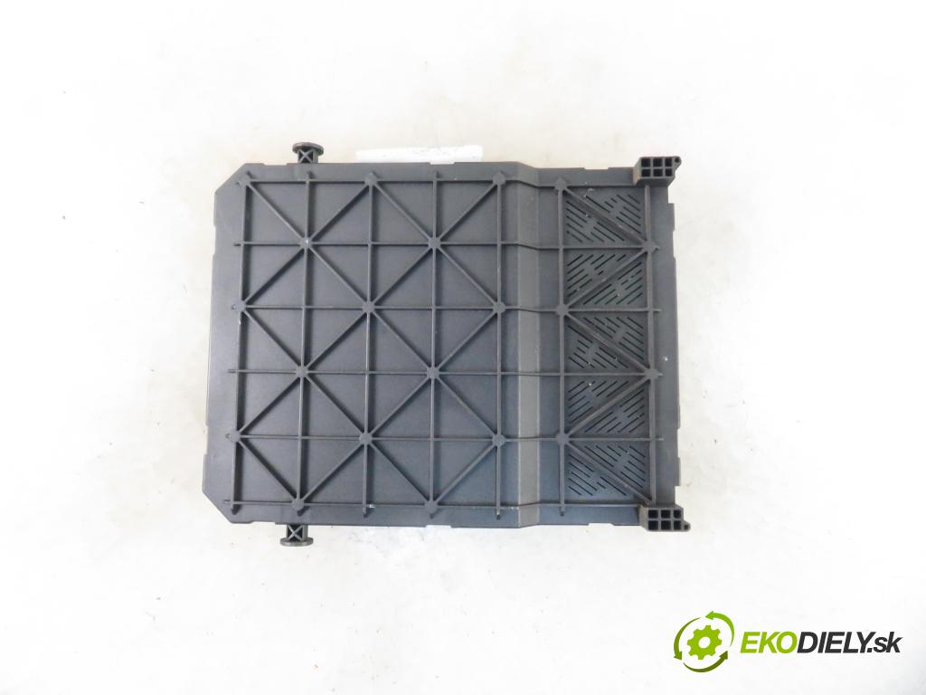 PEUGEOT 206 liftback (2A/C) HB 2005 440,00 1.1 i - HFX (TU1JP) 1124,00 MODUL BSI S118085220E ; 9653667680