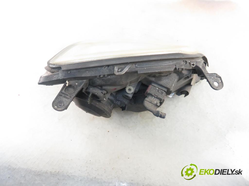 OPEL VECTRA C (Z02) SEDAN 2003 74,00 2.0 DTI 16V 101 - Y 20 DTH 1995,00 Svetlo LP
