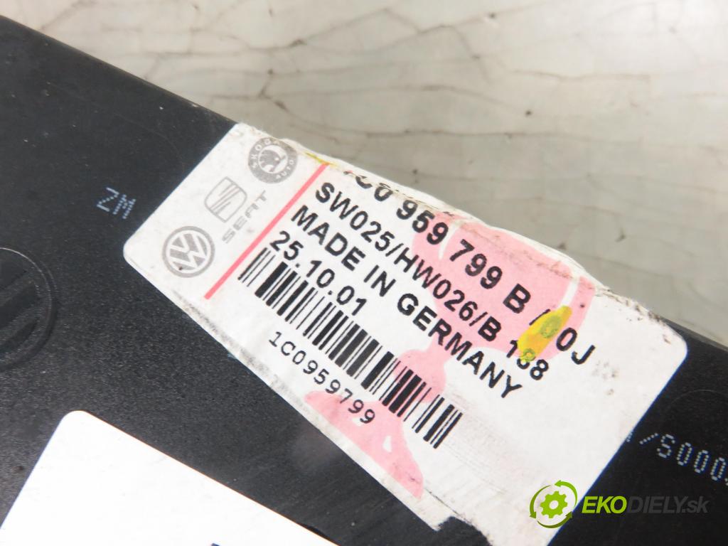 VW PASSAT B5.5 Variant (3B6) KOMBI 2002 110,00 1.8 T 20V - AWT 1781,00 MODUL komfortu 1C0959799B