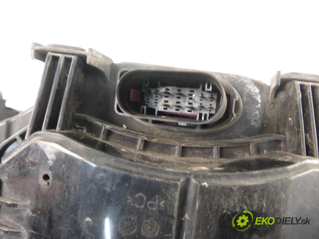 FORD MONDEO IV Turnier (BA7) KOMBI 2006 103,00 2.0 TDCi - QXBA 1997,00 Svetlo PP 7S7113D152BJ