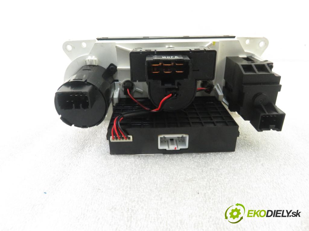 HYUNDAI SANTA FÉ I (SM) SUV 2001 83,00 2.0 CRDi 4x4 113 - D4EA 1991,00 Panel topení KLIMATIZACE: 9725026XXX