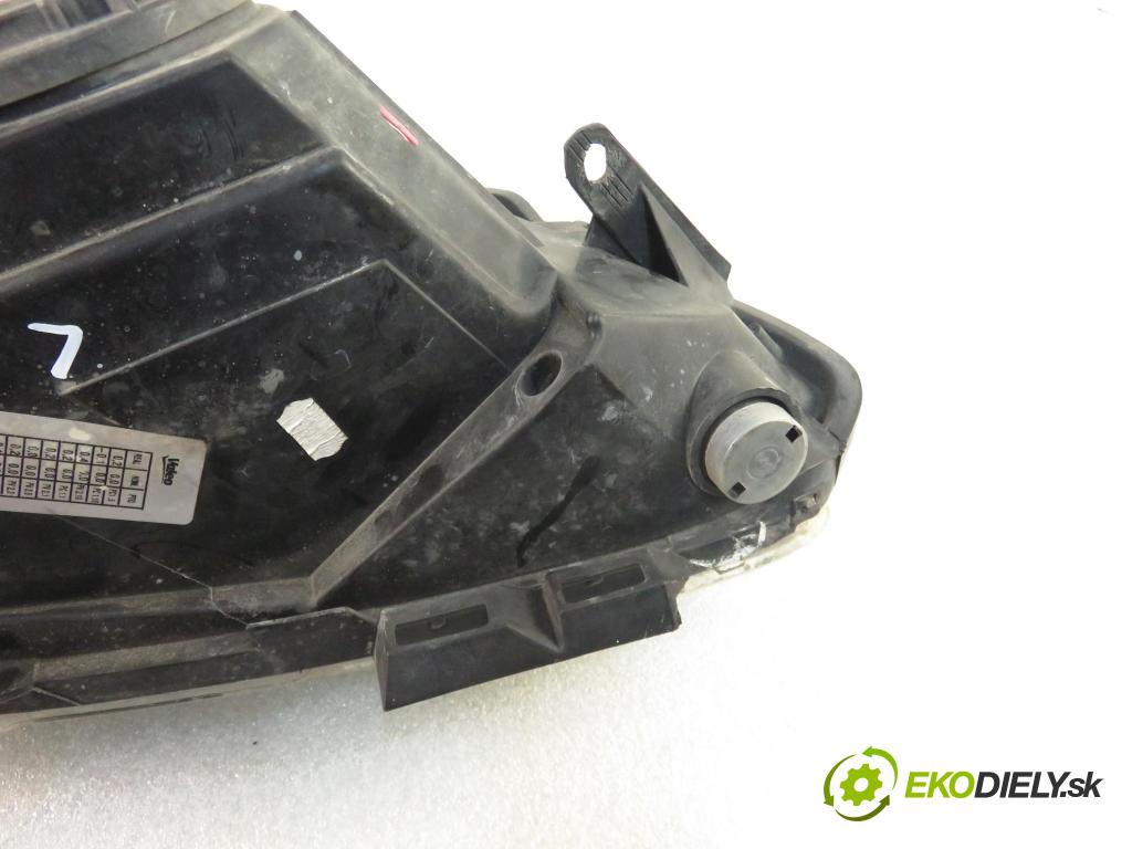 OPEL CORSA D (S07) HB 2008 59,00 1.2 - Z 12 XEP 1229,00 Svetlo LP 13186381