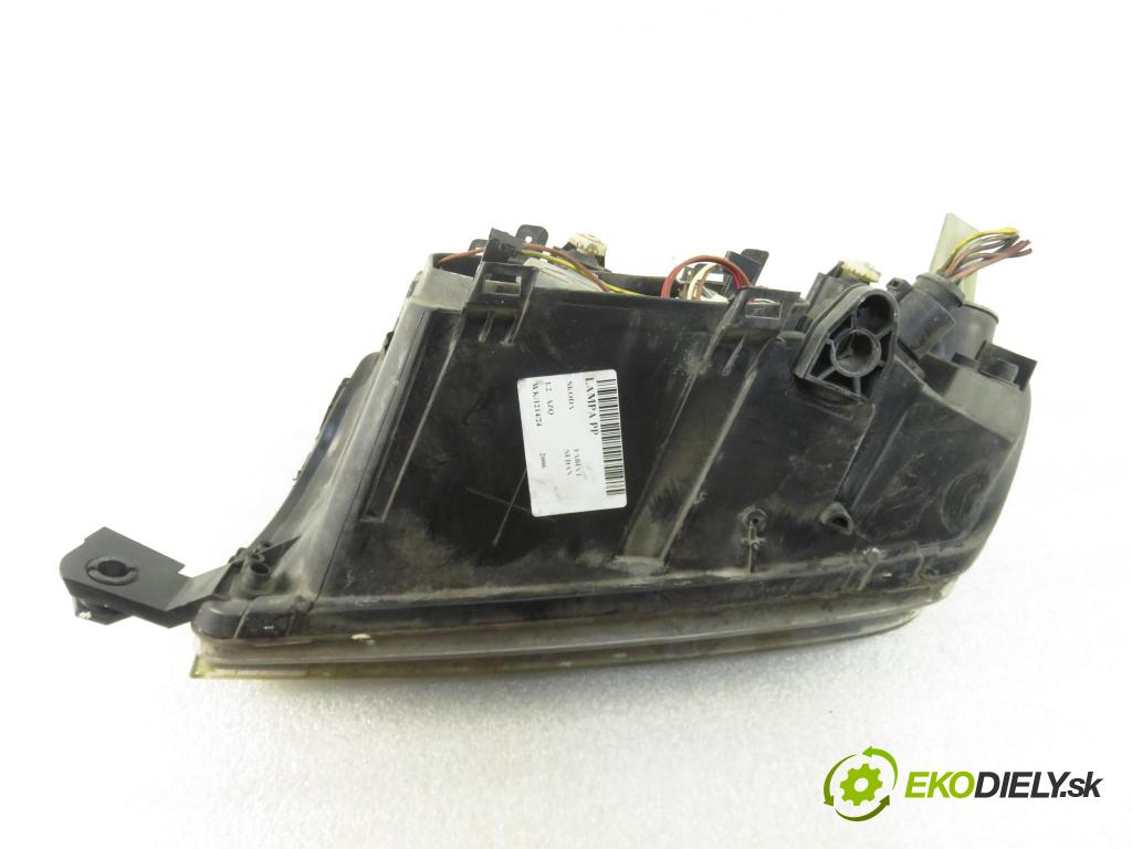 SKODA FABIA I SEDAN (6Y3) SEDAN 2006 47,00 1.2 - AZQ 1198,00 Svetlo PP