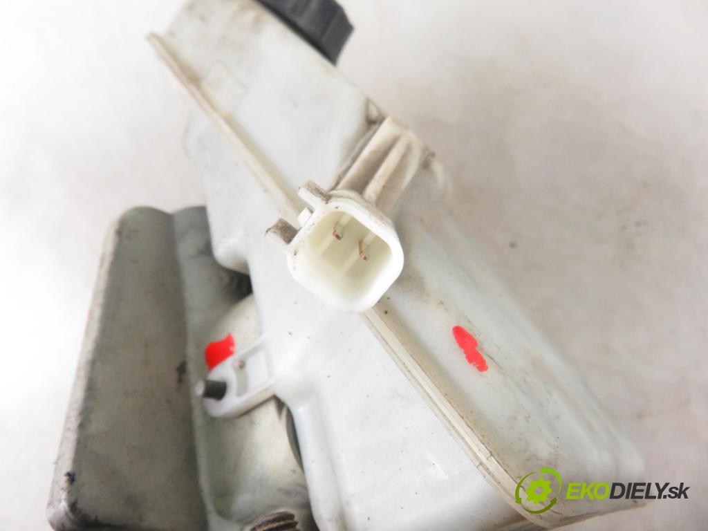 VOLVO V50 (MW) KOMBI 2006 100,00 2.0 D 136 - D 4204 T (PSA) 1997,00 Posilovač 4N512B195AK (Servočerpadlá, pumpy riadenia)