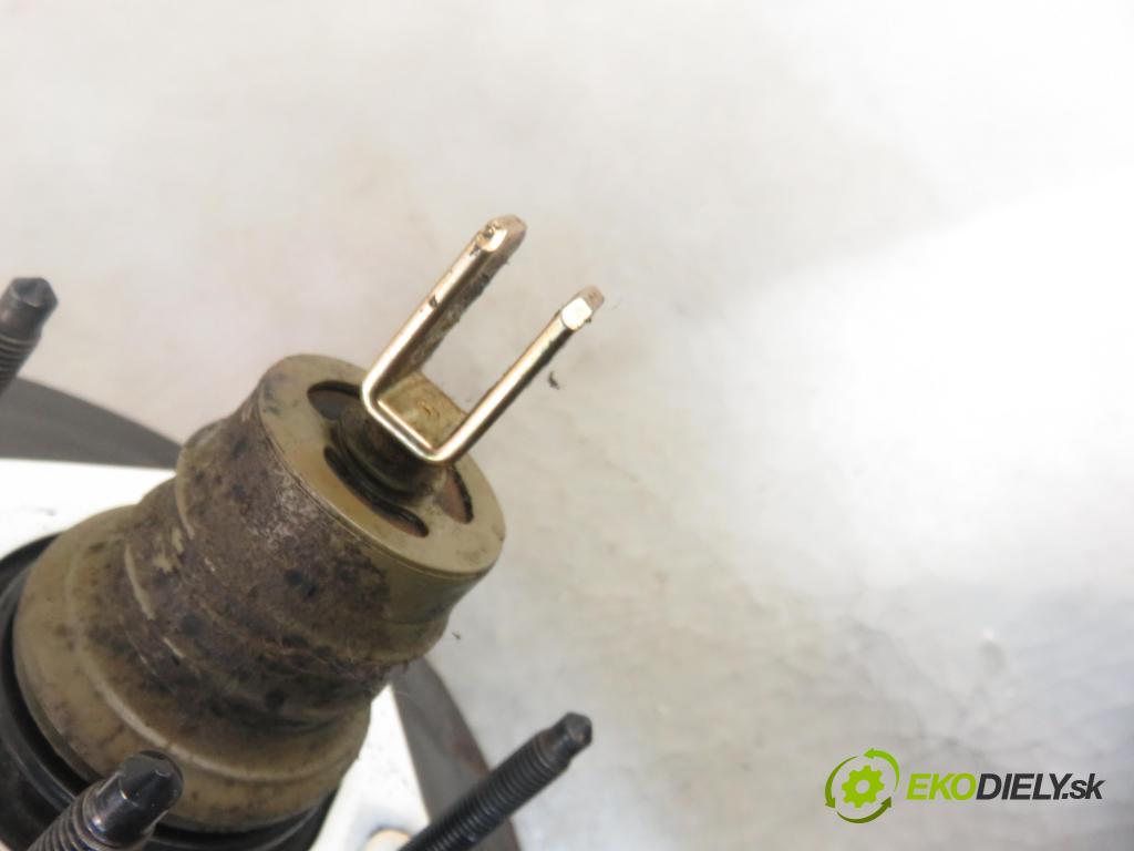 VOLVO V50 (MW) KOMBI 2006 100,00 2.0 D 136 - D 4204 T (PSA) 1997,00 Posilovač 4N512B195AK (Servočerpadlá, pumpy riadenia)