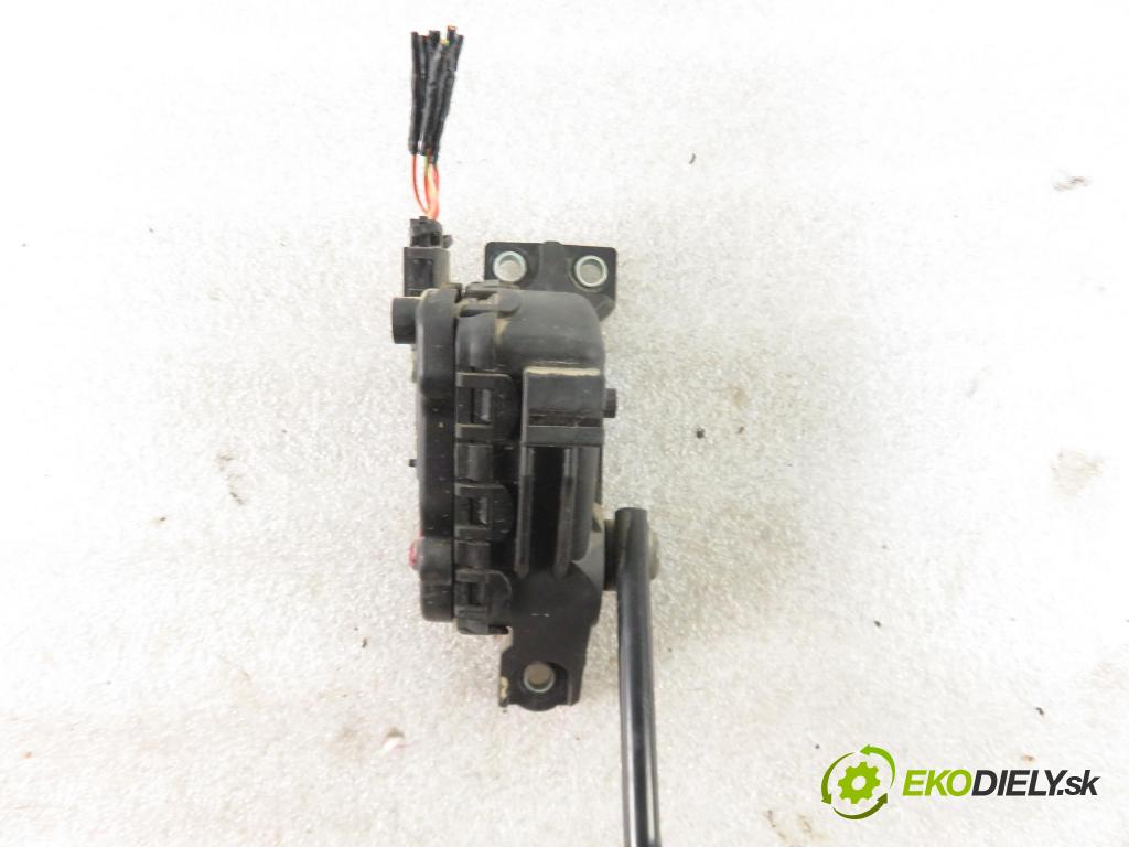 OPEL VIVARO A Autobus (X83) BUS 2005 99,00 2.5 DTI - G9U 730 2464,00 Potenciometer plynu 7700313060 ; 6PV00811914 (Pedále)