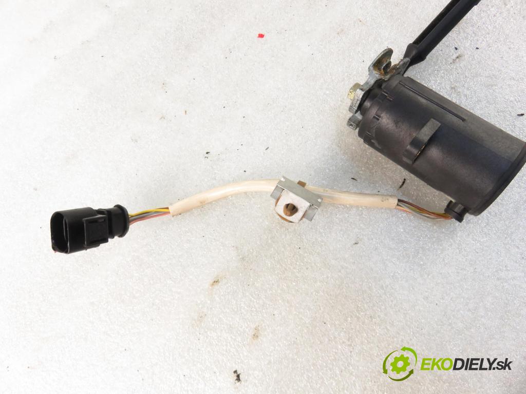 AUDI A4 (8D2, B5) SEDAN 1997 81,00 1.9 TDI 110 - AFN 1896,00 Potenciometer plynu 0281002229 ; 028907475S (Pedále)