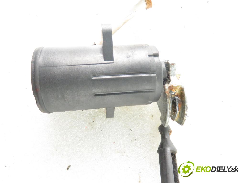 AUDI A4 (8D2, B5) SEDAN 1997 81,00 1.9 TDI 110 - AFN 1896,00 Potenciometer plynu 0281002229 ; 028907475S (Pedále)