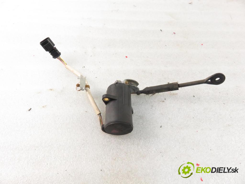 AUDI A4 (8D2, B5) SEDAN 1997 81,00 1.9 TDI 110 - AFN 1896,00 Potenciometer plynu 0281002229 ; 028907475S (Pedále)